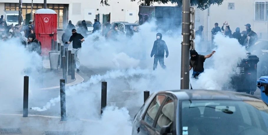 Κίνημα «Μπλοκάρουμε τα πάντα» στη Γαλλία: Συλλήψεις και επεισόδια
