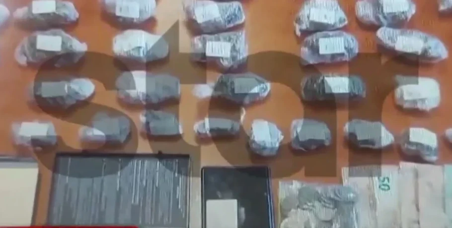 Ταχυδρόμος δούλευε σε ψητοπωλείο και έκανε ντελίβερι σουβλάκια μαζί με... ναρκωτικά