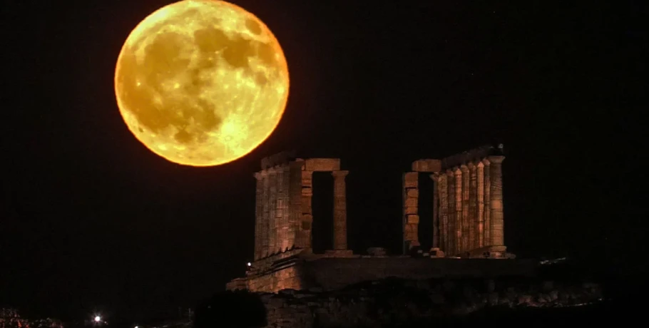 Πανσέληνος Σεπτεμβρίου: Το Φεγγάρι του Καλαμποκιού γίνεται… Blood Moon