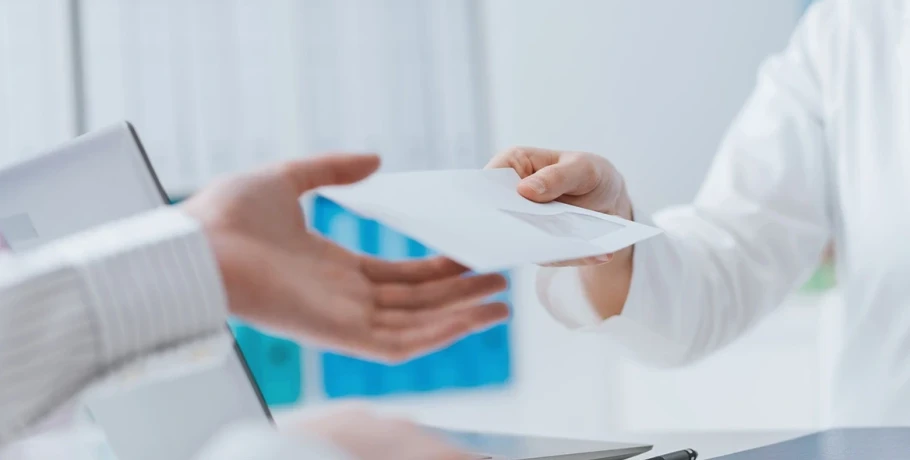 Συνελήφθη διευθυντής καρδιοχειρουργικής στο Ιπποκράτειο για φακελάκι, ζητούσε έως και 5.000 ευρώ