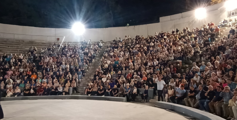 Γιαννιτσά: Κοσμοπλημμύρα για τα "100 χρόνια Μίκης Θεοδωράκης"!