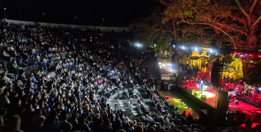 Ο τραγουδιστής του έρωτα Γιάννης Πάριος μάγεψε στην Έδεσσα και στη Γαβαλιώτισσα