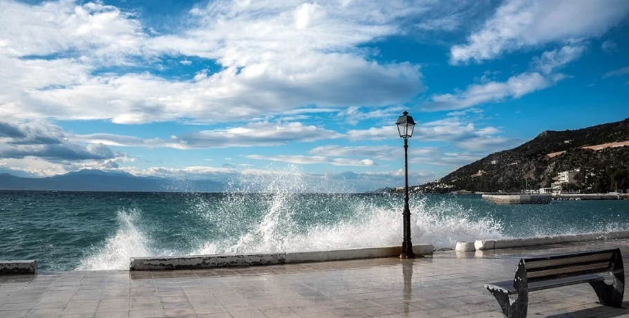 Καιρός: Ισχυρό μελτέμι έως και 8 μποφόρ στο Αιγαίο μέχρι το Σάββατο, υποχωρεί ο υδράργυρος - Υψηλός κίνδυνος πυρκαγιάς