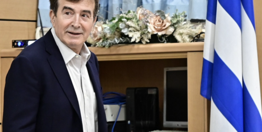 Χρυσοχοΐδης: Ένστολοι, μάχιμοι αστυνομικοί εγκαθίστανται μέσα στους καταυλισμούς Ρομά
