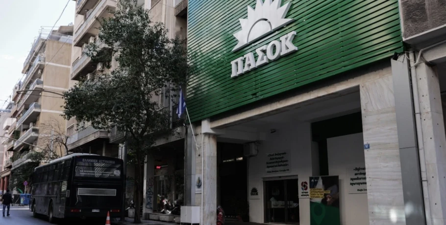 Γκρίνια στο ΠΑΣΟΚ μετά την προσχώρηση Λοβέρδου στη ΝΔ
