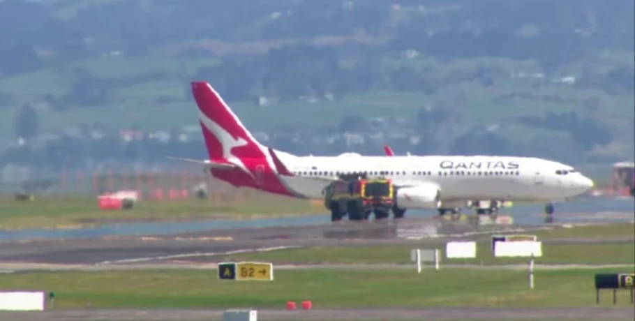 Αναγκαστική προσγείωση Boeing 737 της Qantas στη Νέα Ζηλανδία λόγω καπνού στο χώρο των αποσκευών