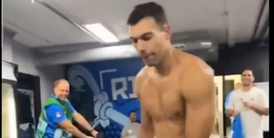 Μπάσκετ: Ο Γιάννης κάνει story και ο Σλούκας χορεύει φορώντας μόνον την πετσέτα του