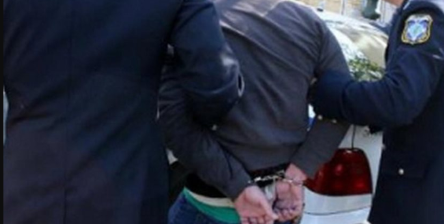 Με λεία 3000 ευρώ και κοσμήματα συνελήφθη άμεσα από την αστυνομία