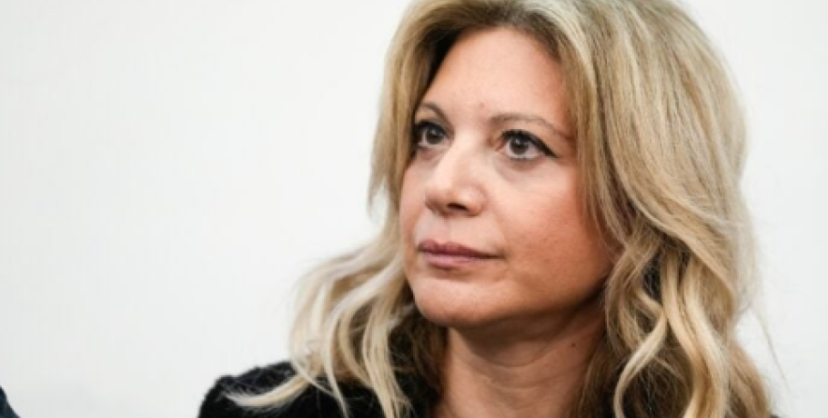 Καρυστιανού κατά Γεωργιάδη: «Αποκρούω τη δειλή προσέγγισή σας»