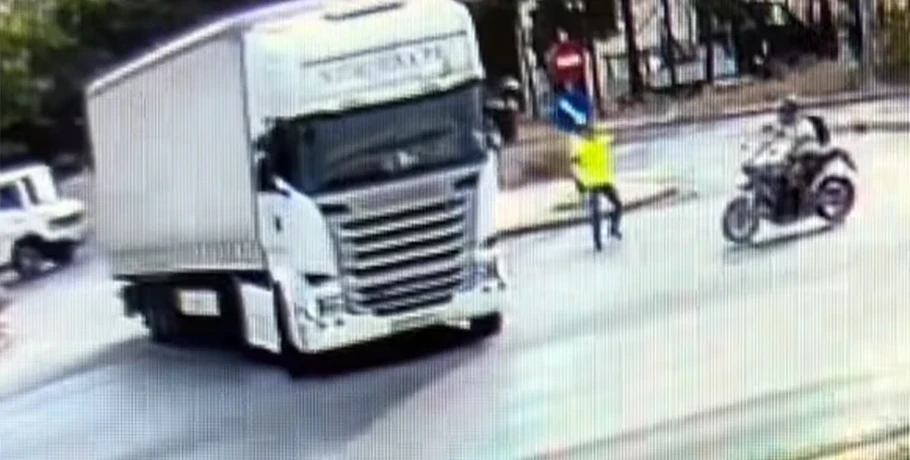 Σοκάρουν οι εικόνες από το τροχαίο με νεκρό 29χρονο στη Θεσσαλονίκη – Κακουργηματική δίωξη στους 4 συλληφθέντες