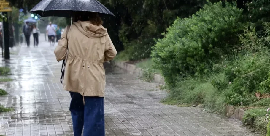 Καιρός: Με βροχές και καταιγίδες μπήκε ο Οκτώβριος - Πότε θα δούμε τα πρώτα χιόνια