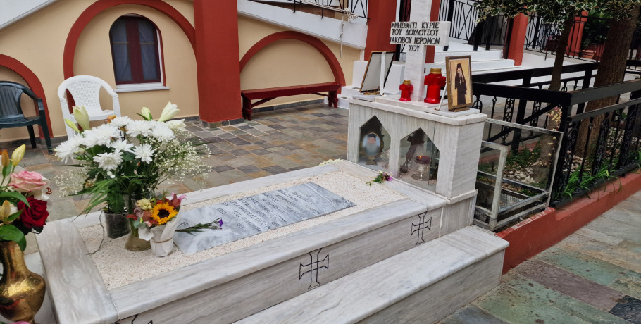 Πηγή δύναμης και ελπίδας ο τάφος του Αγίου Ιακώβου του Τσαλίκη