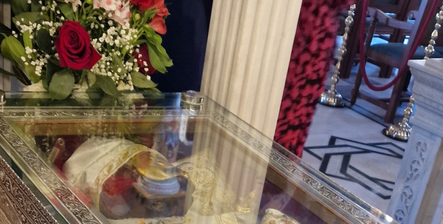 Χιλιάδες πιστοί επισκέπτονται τον Άγιο Ιωάννη τον Ρώσο στο Προκόπι Ευβοίας – Ζωντανός Άγιος και τόπος θαυμάτων