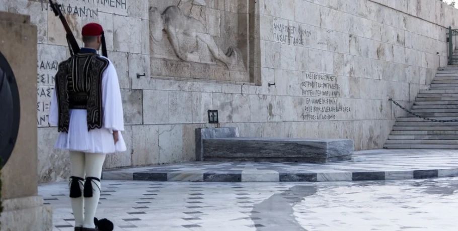 Στα ύψη το πολιτικό θερμόμετρο για τον Άγνωστο Στρατιώτη – Η θέση της κυβέρνησης