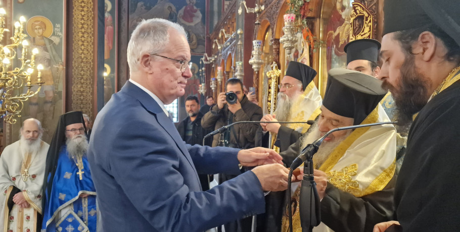Το δώρο του Μητροπολίτη Ιωήλ στον πρόεδρο της Δημοκρατίας