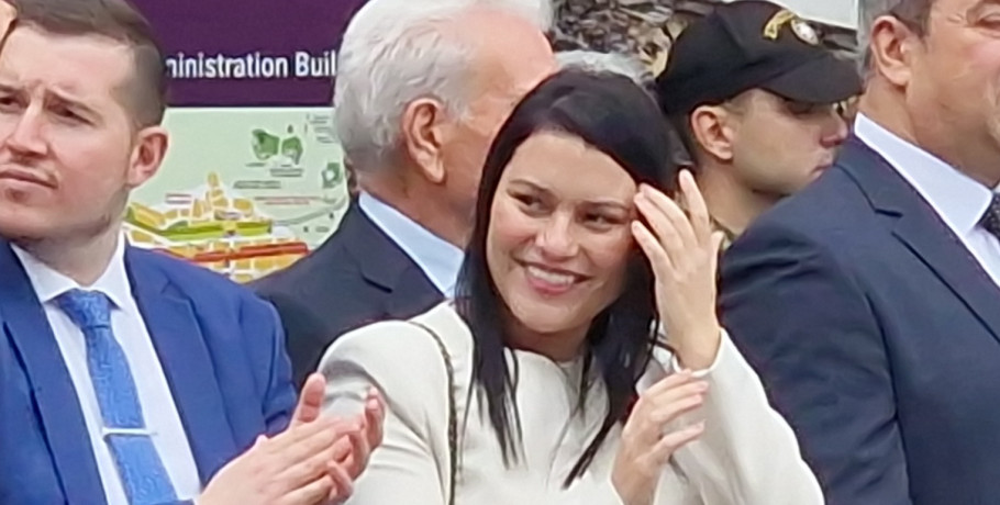 Ελένη Λαζάρου..."λαμπερή" στην παρέλαση