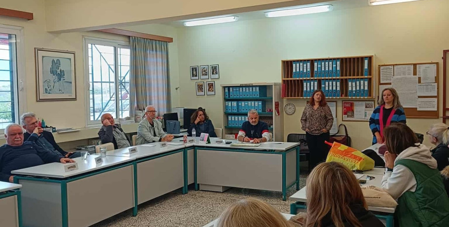 3ο ΓΕΛ Γιαννιτσών: Ενημέρωση των εκπαιδευτικών από την κ. Νίκου και τον κ. Σαραντίδη