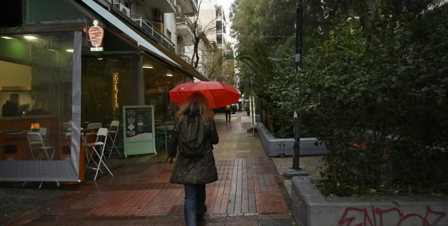 Καιρός: Μεμονωμένες καταιγίδες, πτώση θερμοκρασίας, πού θα σημειωθούν φαινόμενα