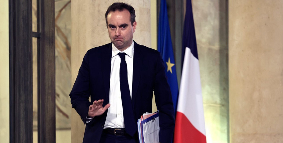 Παραιτήθηκε ο Σεμπαστιάν Λεκορνί από πρωθυπουργός, πέφτει η κυβέρνηση στη Γαλλία