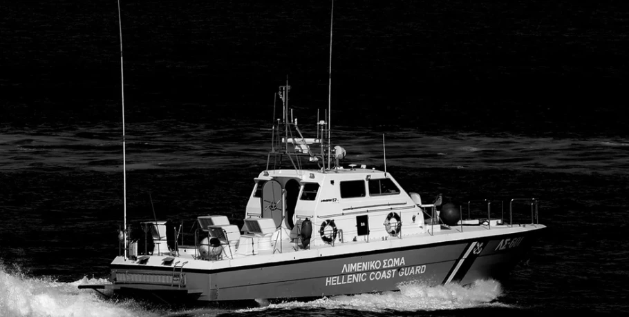 Ναυάγιο στη Χίο: Βάρκα με μετανάστες προσέκρουσε σε βράχια, δύο νεκροί, πολλοί τραυματίες