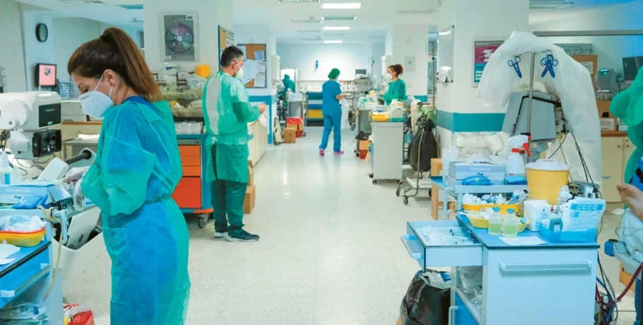 Μικροβιακή αντοχή και ενδονοσοκομειακές λοιμώξεις «σαρώνουν» την Ελλάδα – Ένας καθηγητής εξηγεί πώς θα δοθεί λύση