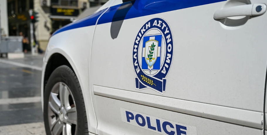 Σύλληψη με "διάφορα", πιστόλι, κινητά και χρήματα