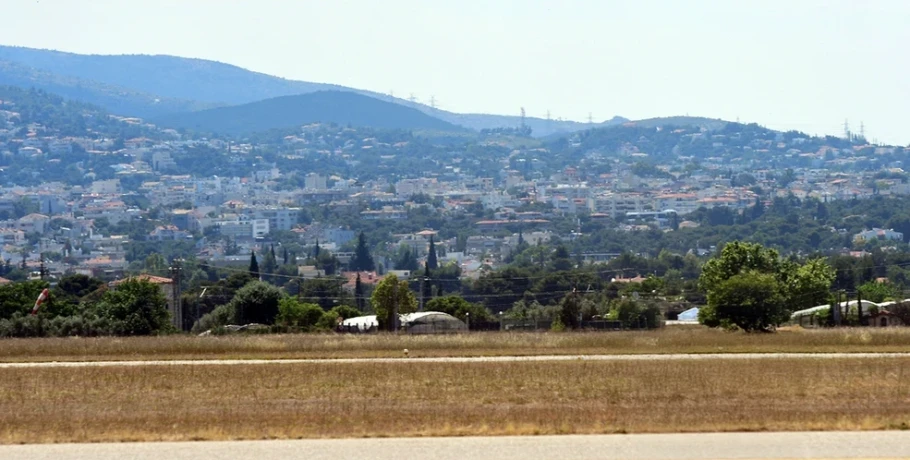 Έπεσε εκπαιδευτικό αεροπλάνο στο Τατόι- Πληροφορίες για δύο τραυματίες