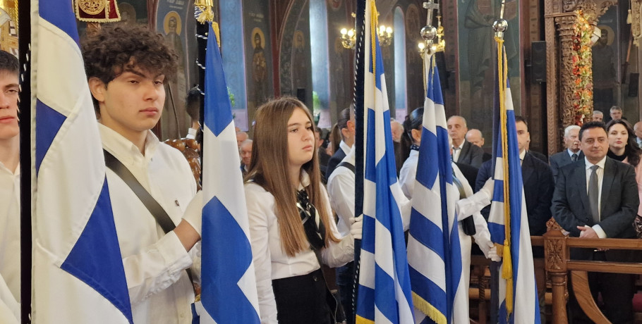 Περήφανα νιάτα στην Εκκλησία της Αγίας Σκέπης — οι μαθητές τίμησαν την 28η Οκτωβρίου στην Έδεσσα