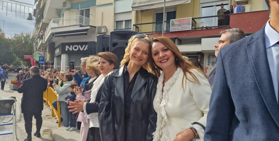 Έδεσσα: Οι δύο κυρίες που κέρδισαν τις εντυπώσεις στην παρέλαση