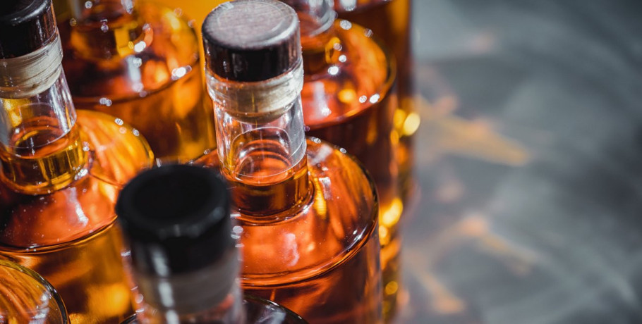 Λαθραίο αλκοόλ: Κυκλώματα απλώνουν δίχτυα σε κάβες και νυχτερινά κέντρα -Κίνδυνοι για δημόσια υγεία και απώλεια εσόδων εκατ. ευρώ