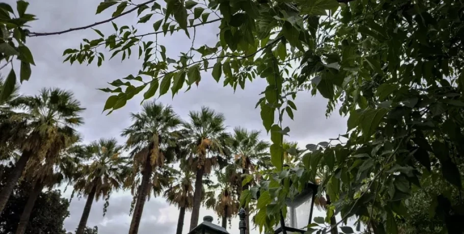 Συννεφιά με τοπικές βροχές σήμερα - Χωρίς αξιόλογη μεταβολή η θερμοκρασία