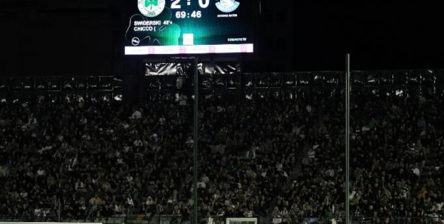 Συνελήφθη πατέρας που έδωσε φωτοβολίδα στο ανήλικο παιδί του στο Παναθηναϊκός - Asteras AKTOR