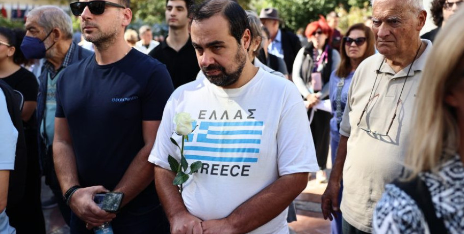 Η γκάφα της ΕΡΤ στην κηδεία του Διονύση Σαββόπουλου