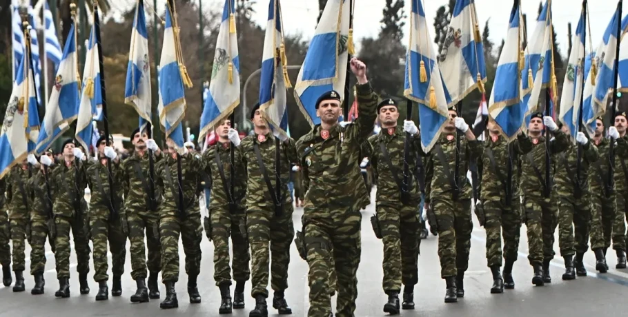 Ποιοι πολιτικοί θα είναι στην εξέδρα των επισήμων της στρατιωτικής παρέλασης στη Θεσσαλονίκη