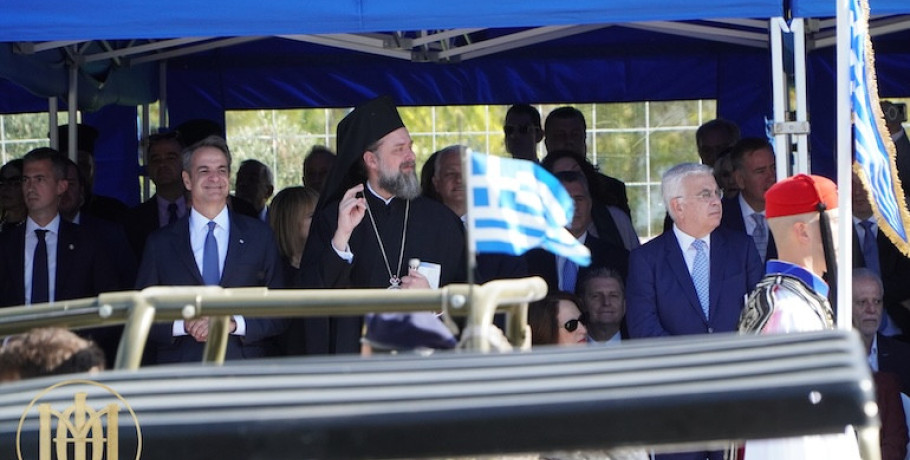 Ο Θεσσαλονίκης Φιλόθεος ευλόγησε την μεγάλη στρατιωτική παρέλαση