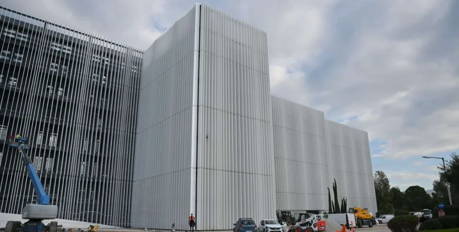 Η ιστορία του ελληνικού Πενταγώνου: Από το ξενοδοχείο Μεγάλη Βρετάννια, στο σημερινό κτίριο της Μεσογείων με τη νέα βιοκλιματική όψη