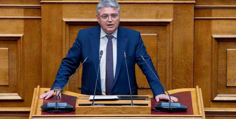 Νατσιός στη Βουλή: «Εσείς είστε οι νεκροθάφτες της εθνικής μνήμης»