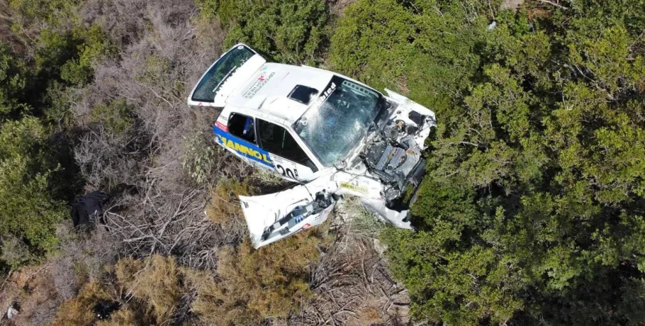 Κρήτη: Σοκαριστικό ατύχημα σε αγώνες αυτοκινήτου -Αγωνιστικό εξετράπη της πορείας του και έπεσε σε γκρεμό