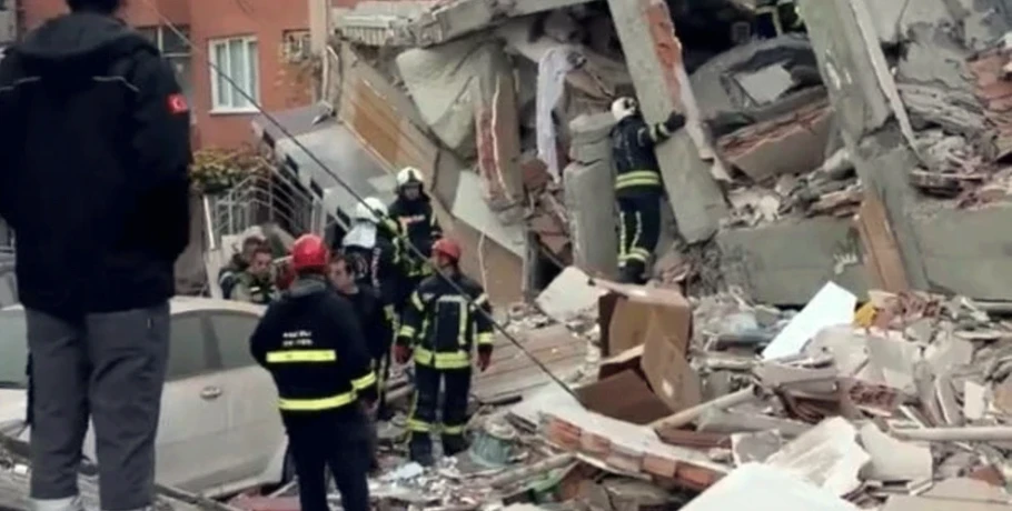 Κατέρρευσε πολυκατοικία στην Τουρκία – Φόβοι για εγκλωβισμένους