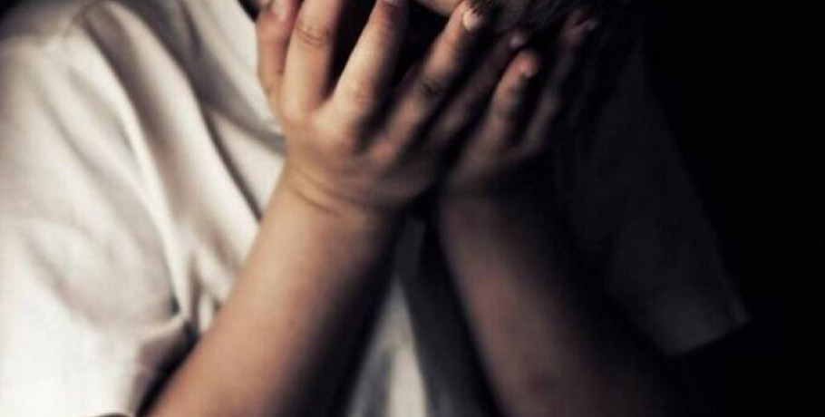 Μητέρα «έπιασε» οικογενειακή φίλη με τον 10χρονο γιο της - Τη φιλοξενούσε και βίαζε το παιδί
