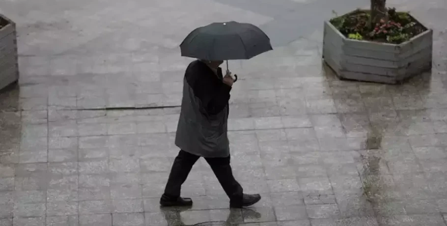 Καιρός: Καταιγίδες, βροχές και πτώση θερμοκρασίας