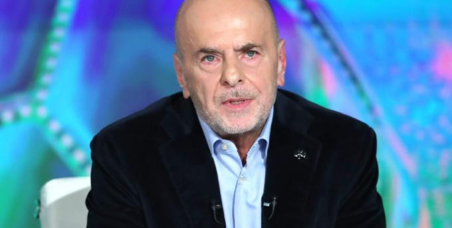 Πώς θα πείσεις ότι χτίζεις κάτι πραγματικά σπουδαίο, όταν δε λες ούτε στον καθρέφτη σου την αλήθεια για το βλαβερό παρελθόν;