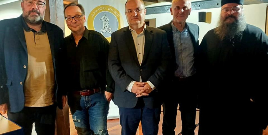 ‘’Ο άνεμος χόρεψε ανάμεσα στις καλαμιές’’ υπό βροχή χθες στην Καπναποθήκη της Αυστροελληνικής