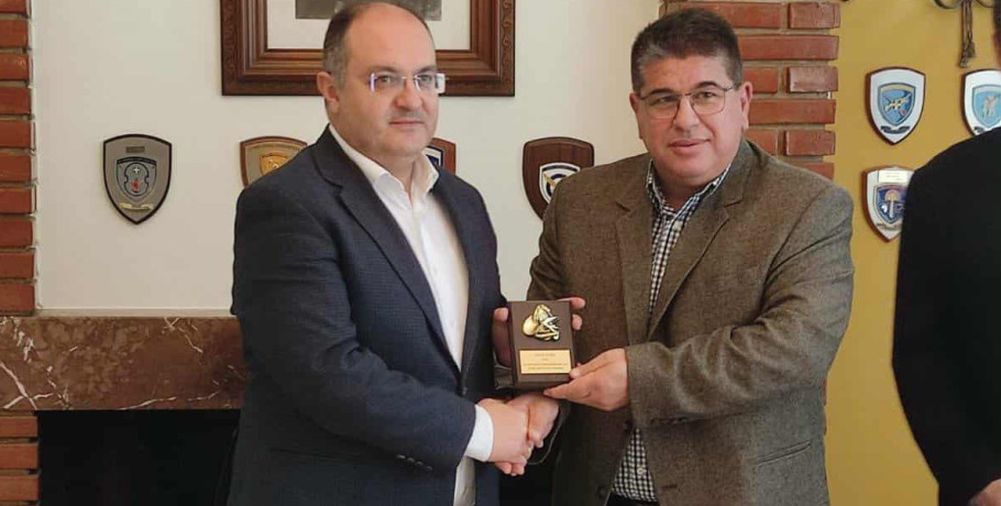 Τιμητική πλακέτα στον Δήμαρχο Κιλκίς από την Πυροσβεστική Υπηρεσία Κιλκίς