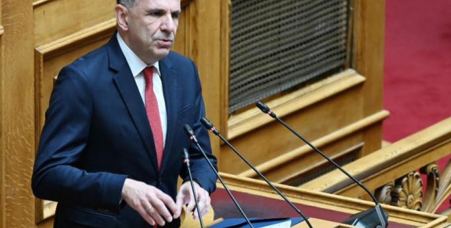 Γεραπετρίτης: «Καμία πρόθεση για αποστολή στρατευμάτων στην Ουκρανία»