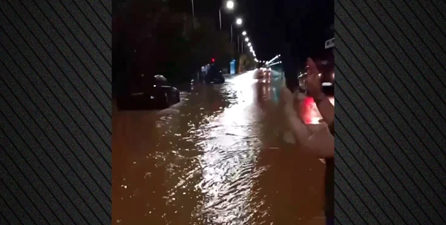 H κακοκαιρία χτύπησε Πρέβεζα και Βόνιτσα: Πού θα σημειωθούν καταιγίδες τις επόμενες ώρες - Από το μεσημέρι στην Αττική