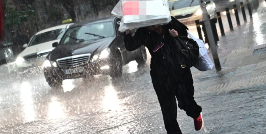 Kαιρός: Επιμένουν οι βροχοπτώσεις  – Σε ισχύ το έκτακτο δελτίο της ΕΜΥ