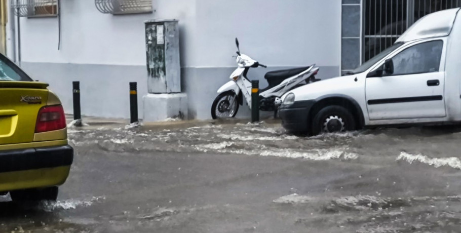 Αγριεύει ο καιρός την Τρίτη: Πού θα σημειωθούν ισχυρές καταιγίδες
