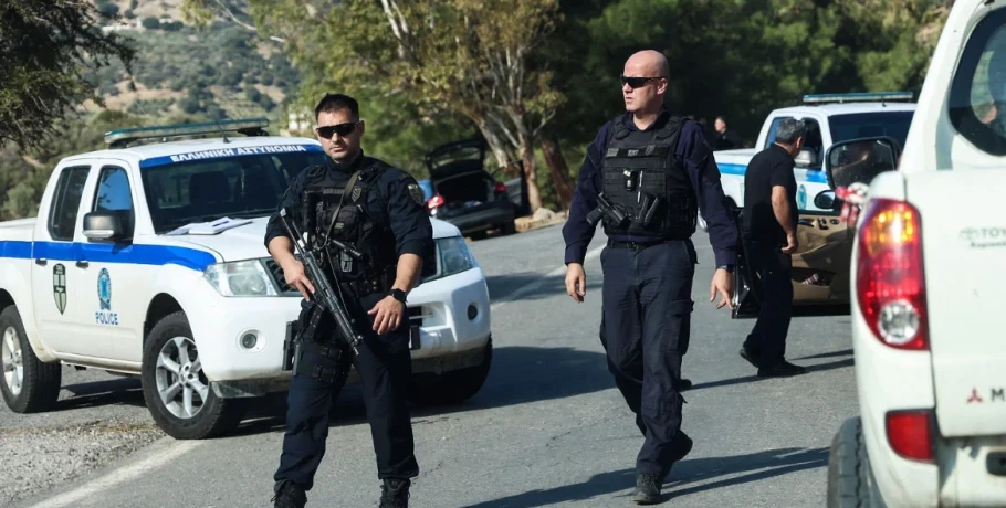 Αναζητεί τρεις νεαρούς η ΕΛΑΣ για το αιματοκύλισμα στα Βορίζια, «εμπλέκονται και άλλοι» λέει η Δημογλίδου