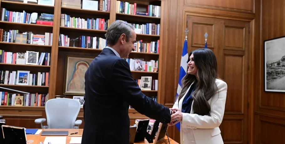 Η Κίμπερλι Γκίλφοϊλ στο Μέγαρο Μαξίμου για την πρώτη της συνάντηση με τον Κυριάκο Μητσοτάκη σε ελληνικό έδαφος